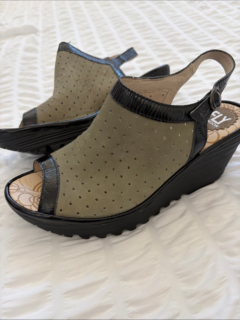 Fly London Yile Perforated Wedge Sandal in Khaki/Black. NWOB. Size 39.